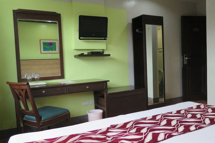 Room 14 of 28