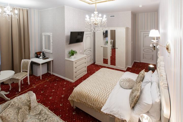 Room 42 of 48