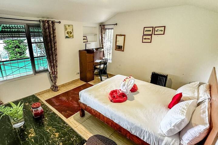 Room 4 of 25