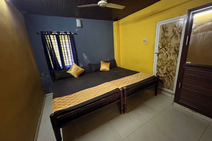 Room 4 of 36