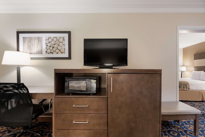 Room 8 of 30