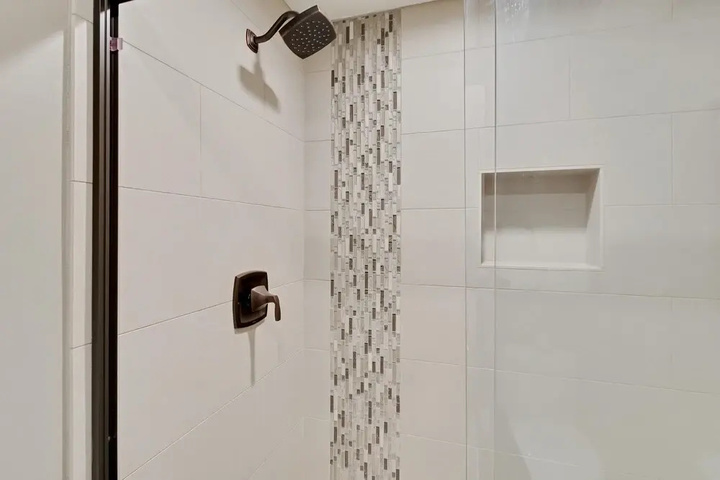 Room 8 of 18