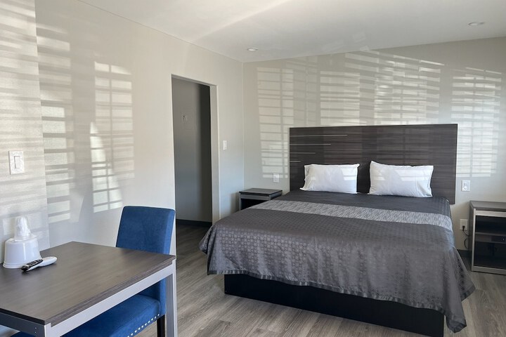 Room 9 of 42