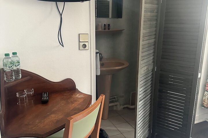 Room 15 of 24