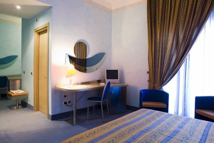 Room 10 of 44