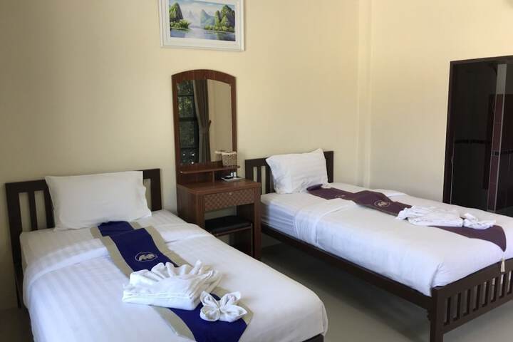 Room 9 of 16