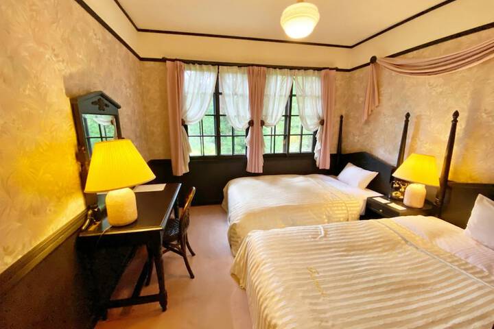 Room 28 of 121
