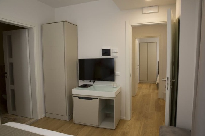 Room 8 of 23