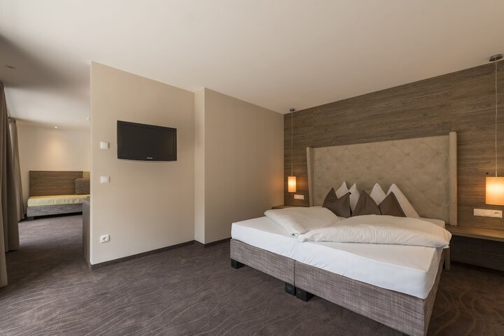 Room 6 of 37