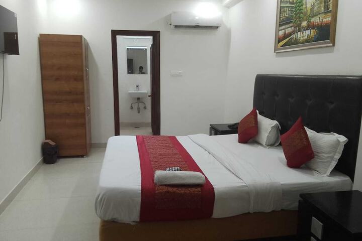 Room 4 of 13