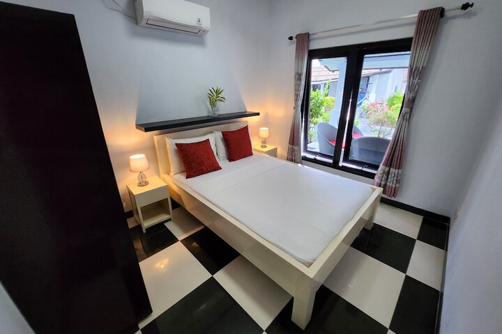 Room 5 of 111