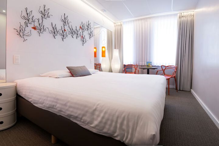 Room 15 of 46