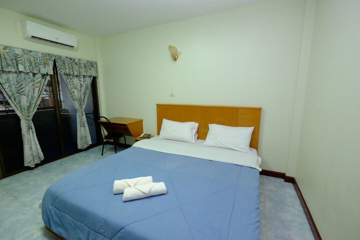 Room 4 of 19