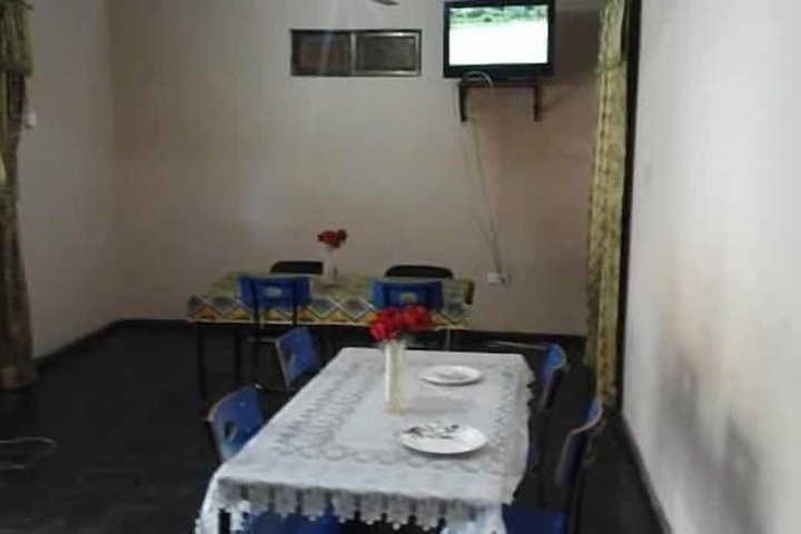 Dining 18 of 29