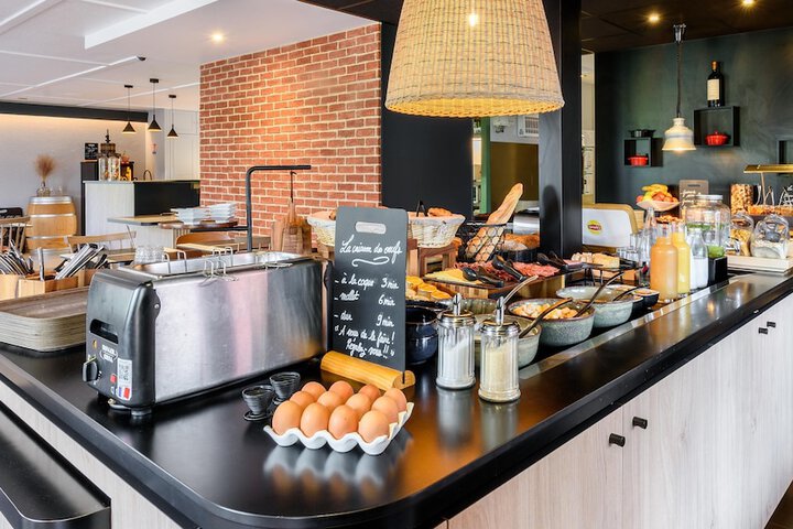 Breakfast/Coffee Service 26 of 51