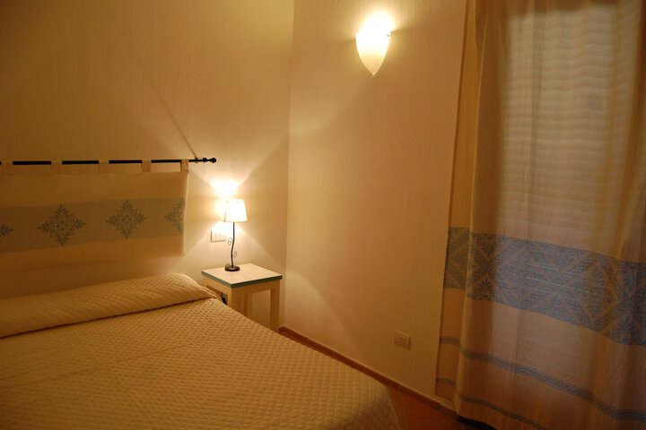 Room 8 of 100