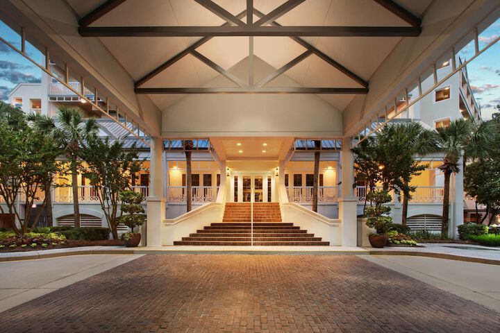 vans outlet harbour town