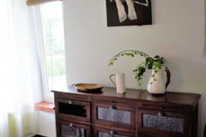 Room 4 of 18