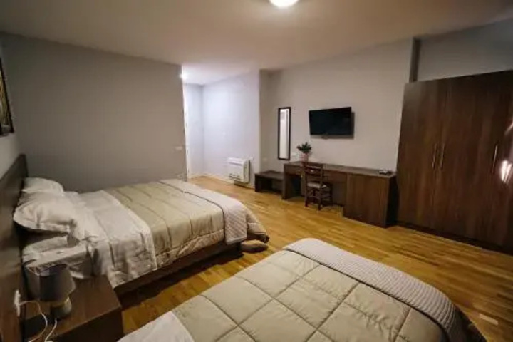 Room 7 of 9