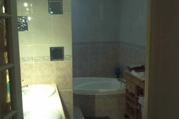 Room 6 of 13