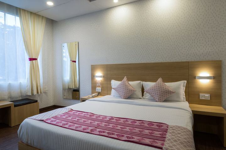 Room 2 of 8