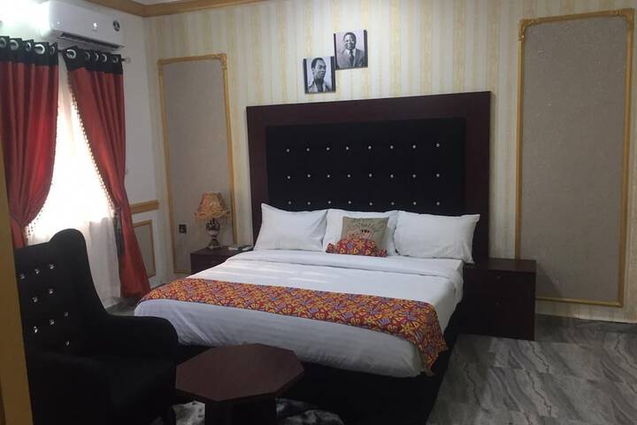 Room 8 of 12