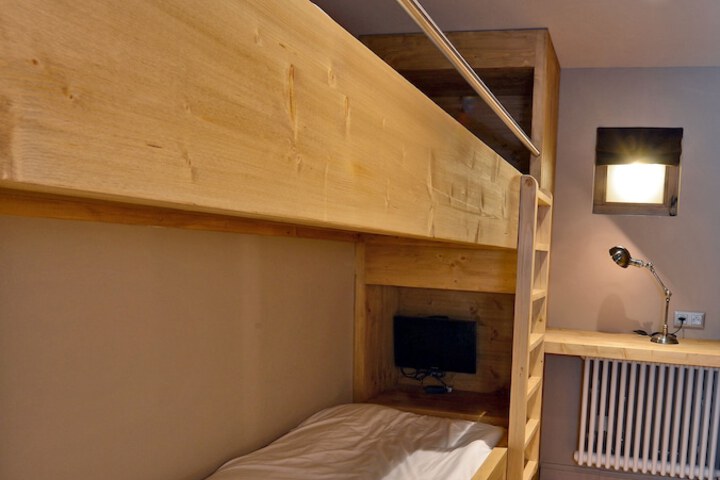 Room 13 of 76