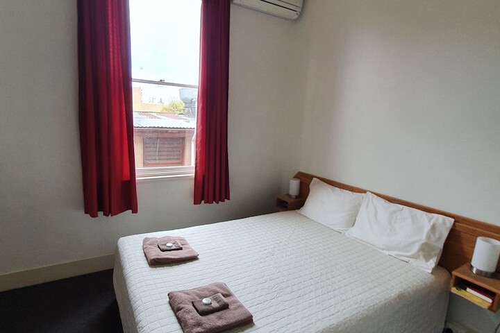 Room 13 of 37