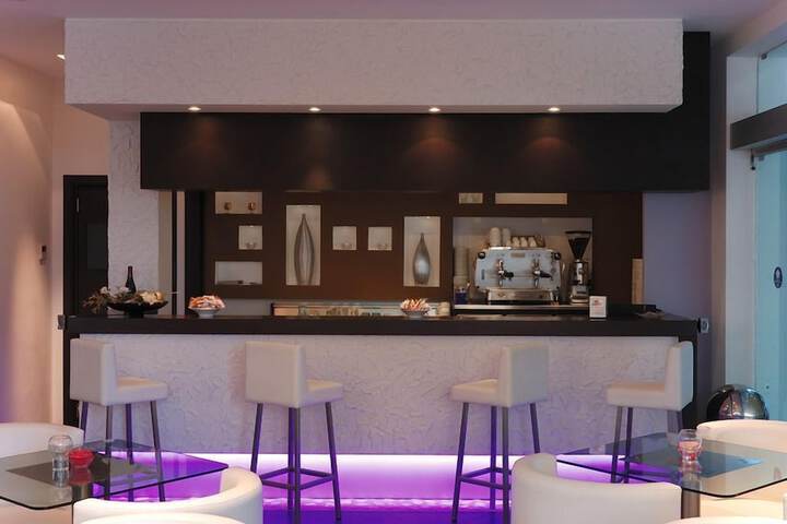 Lounge 56 of 75