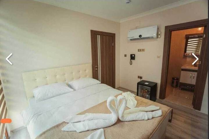 Room 7 of 16
