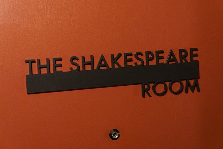 Room 71 of 106