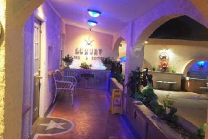 LUXURY INN & SUITES