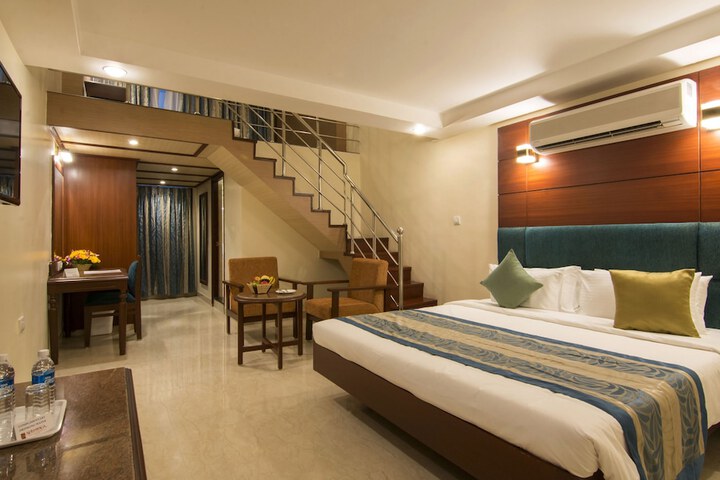 Room 9 of 38