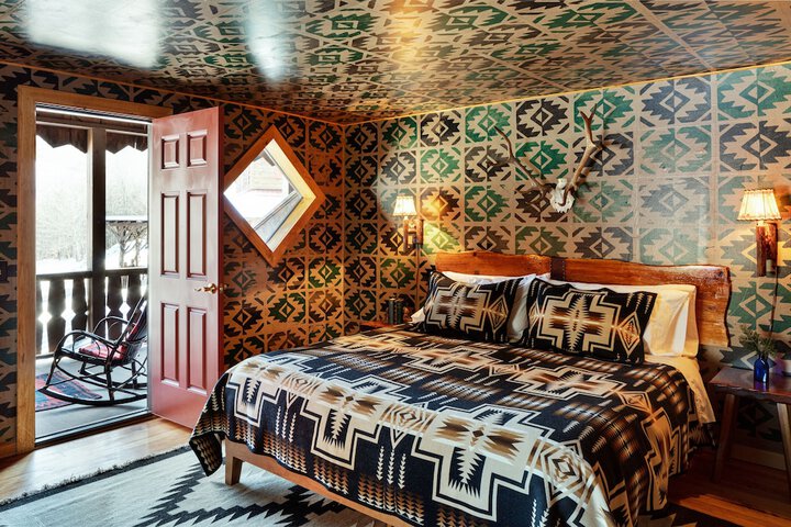 Room 8 of 82