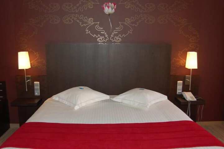 Room 9 of 34
