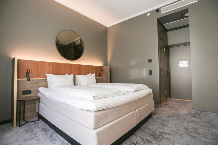 Room 43 of 87