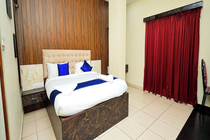 Room 9 of 20