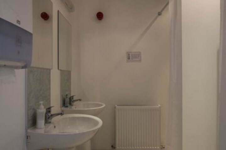 Room 72 of 162