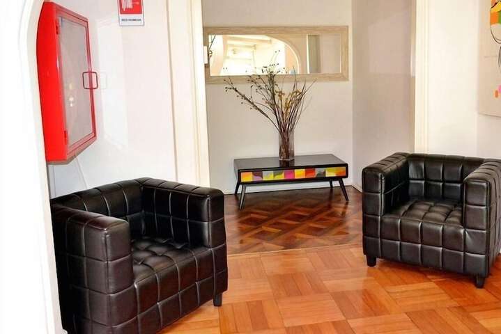 Lounge 78 of 83