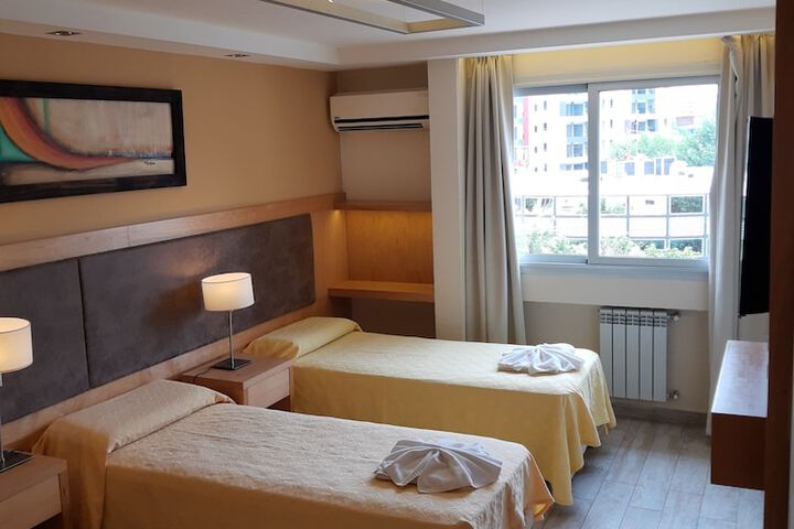Room 4 of 25