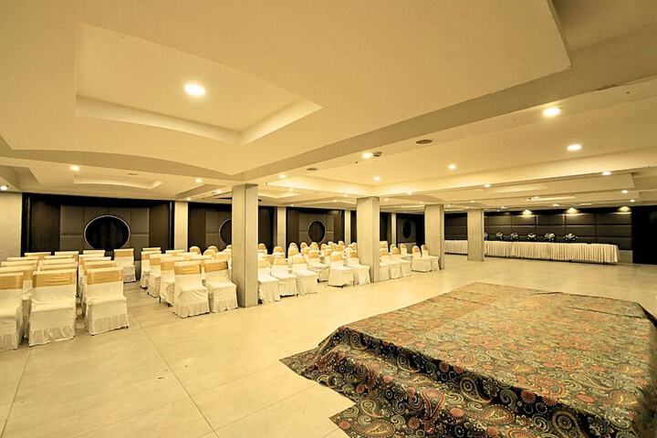 Ballroom/Hall 24 of 28