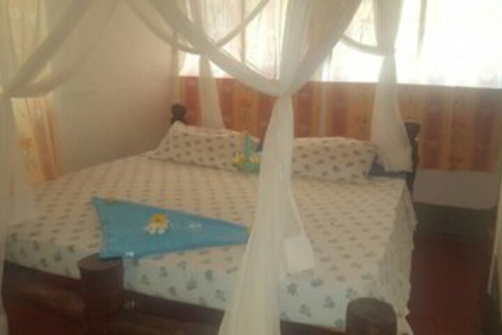 Room 33 of 40