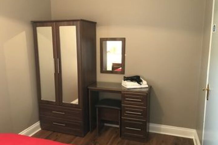 Room 7 of 16