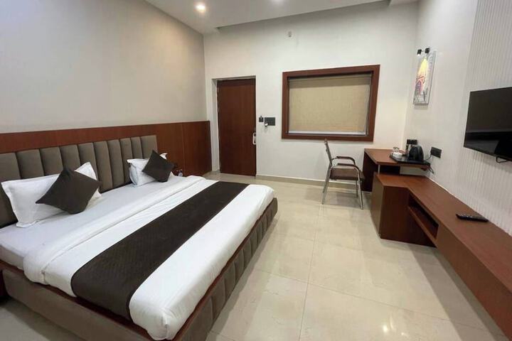 Room 5 of 7
