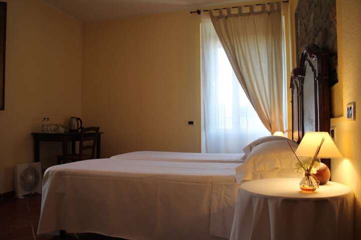Room 9 of 106