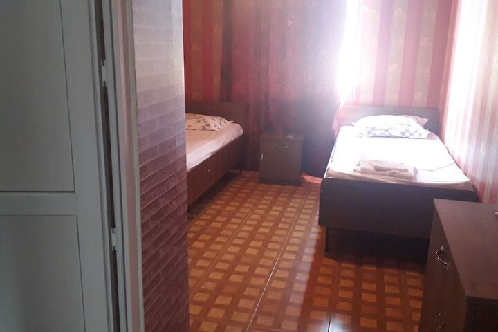 Room 9 of 25