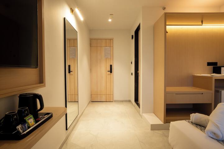 Room 17 of 90