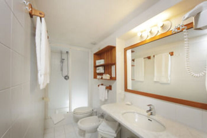 Room 5 of 22