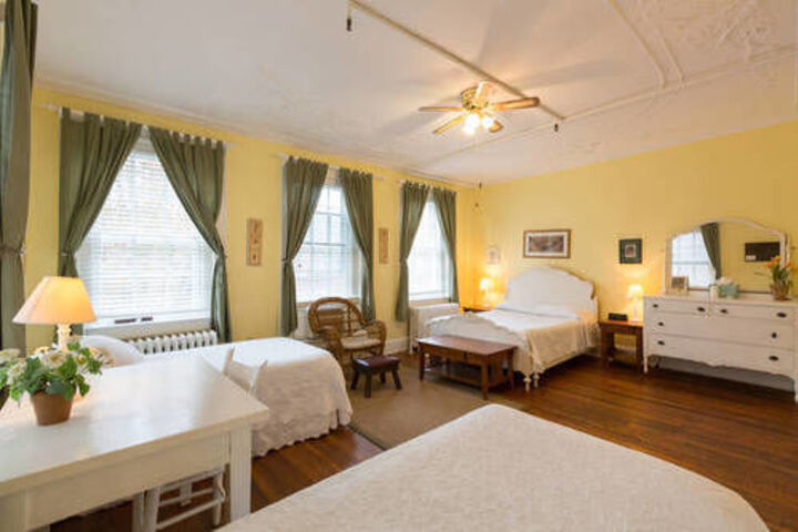 Room 8 of 99