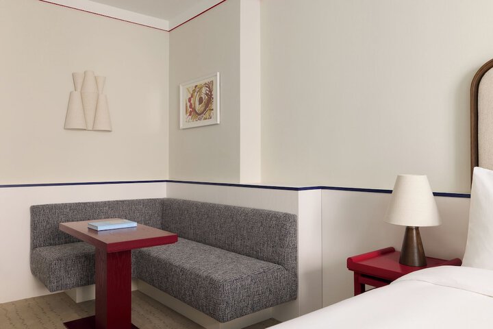 Room 34 of 82
